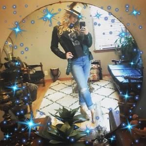 Meet your Posher, Rebecca